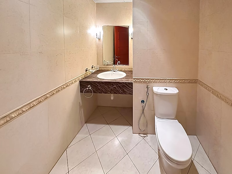 Spacious 2BR Apartment In Porto Arabia With Large Balcony | The Pearl - Qatar - Photo 8