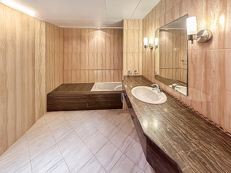 Spacious 2BR Apartment In Porto Arabia With Large Balcony | The Pearl - Qatar - Photo 10