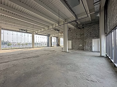 Prime Retail Shop for Lease – 853 sqm on Main Road | Brand New