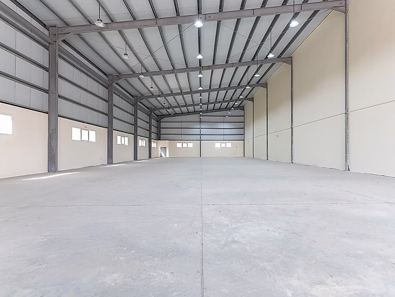 Warehouse for Sale with Labour Camp and Offices – 5000 sqm - Photo 3