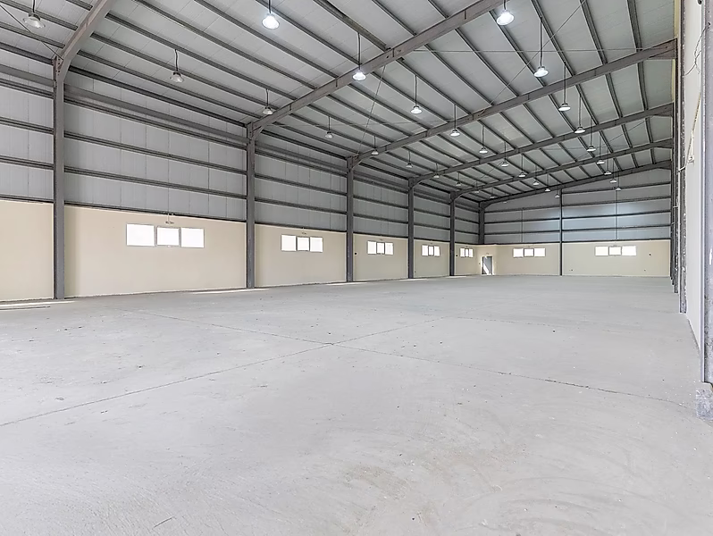 Warehouse for Sale with Labour Camp and Offices – 5000 sqm - Photo 5