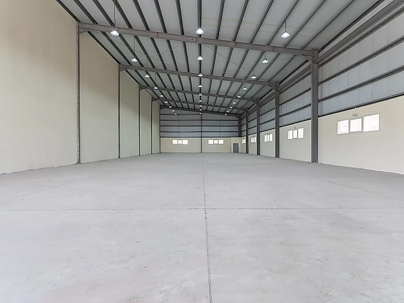 Warehouse for Sale with Labour Camp and Offices – 5000 sqm - Photo 6