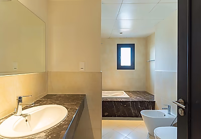 INCOME GENERATING 3 BEDROOM APARTMENT WITH MARINA VIEW