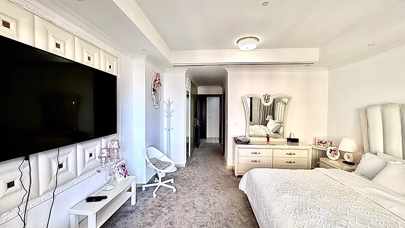 Semi Furnished 1 BR + Office | High Floor | Balcony - Photo 3