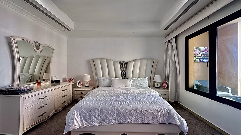 Semi Furnished 1 BR + Office | High Floor | Balcony - Photo 5