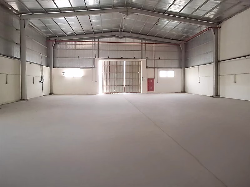 For Sale: Labor Camp with 42 Rooms and 3 Warehouses in Prime Industrial Area - Photo 2