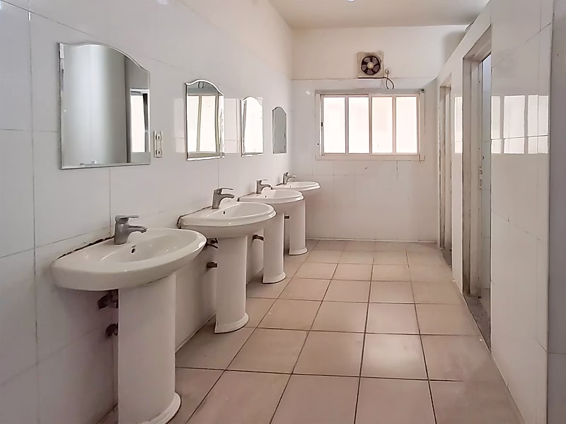 For Sale: Labor Camp with 42 Rooms and 3 Warehouses in Prime Industrial Area - Photo 4