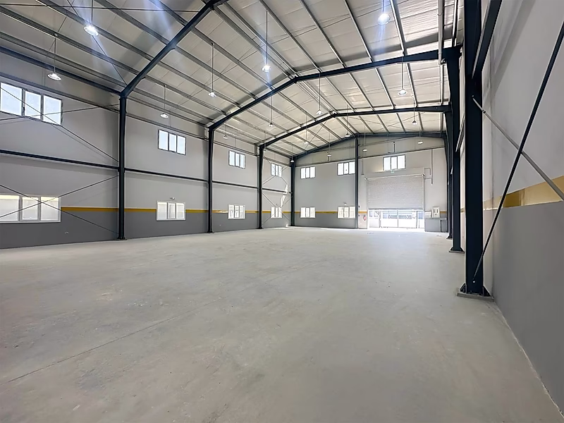 Brand-New 1000 SQM Warehouse in Birkat Al Awamir - Photo 1