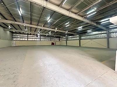1000 SQM Warehouse with Offices in Prime Industrial Area
