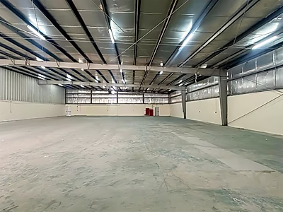 1000 SQM Warehouse with Offices in Prime Industrial Area