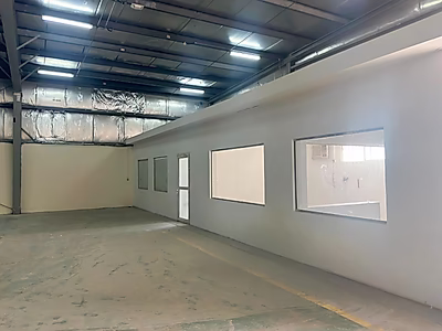 1000 SQM Warehouse with Offices in Prime Industrial Area
