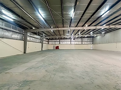 1000 SQM Warehouse with Offices in Prime Industrial Area