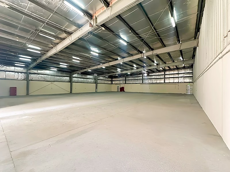 1000 SQM Warehouse with Offices in Prime Industrial Area - Photo 5