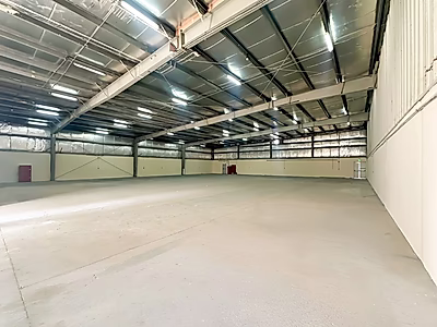 1000 SQM Warehouse with Offices in Prime Industrial Area