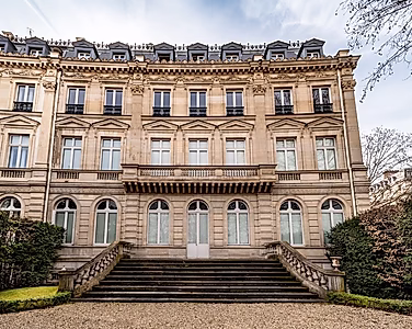 Exclusive Duplex | Paris 16, Between Arc de Triomphe & Victor-Hugo
