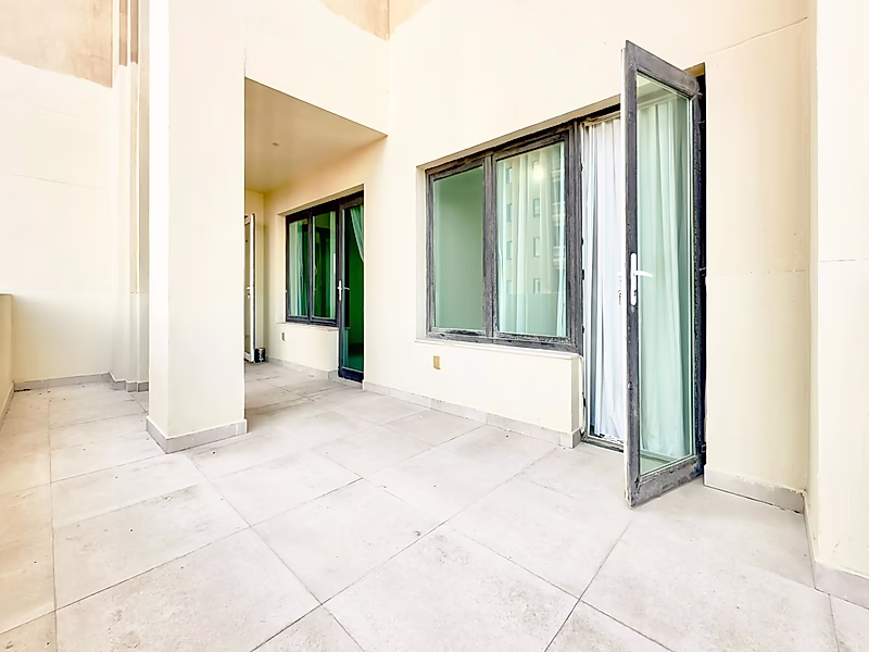 Luxury Refurbished 2 Bedroom | Premium Materials & High Floor Living - Photo 4