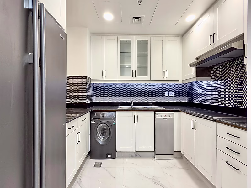 Luxury Refurbished 2 Bedroom | Premium Materials & High Floor Living - Photo 7