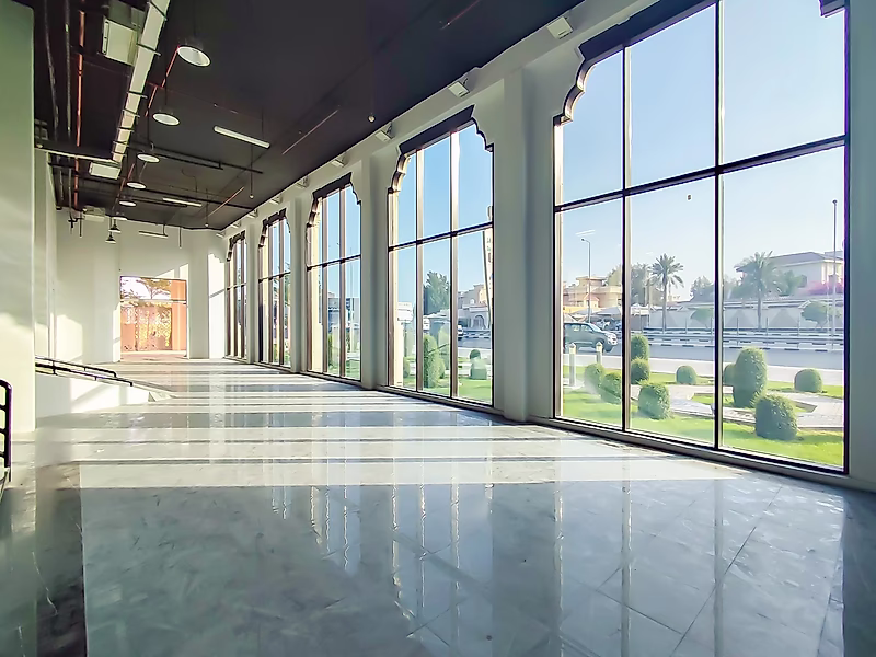 PRIME LOCATION || HIGH CEILING SHOWROOM || PANORAMIC WINDOWS || DEDICATED BASEMENT PARKING - Photo 1