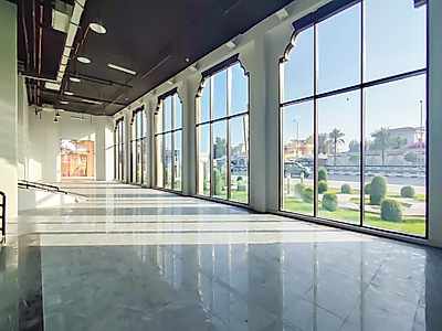 PRIME LOCATION || HIGH CEILING SHOWROOM || PANORAMIC WINDOWS || DEDICATED BASEMENT PARKING