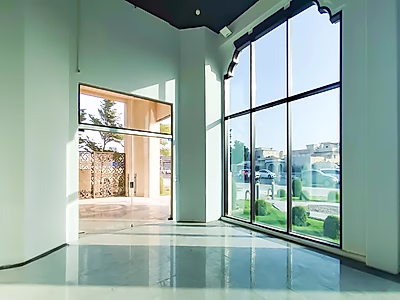 PRIME LOCATION || HIGH CEILING SHOWROOM || PANORAMIC WINDOWS || DEDICATED BASEMENT PARKING