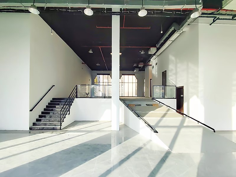PRIME LOCATION || HIGH CEILING SHOWROOM || PANORAMIC WINDOWS || DEDICATED BASEMENT PARKING - Photo 4