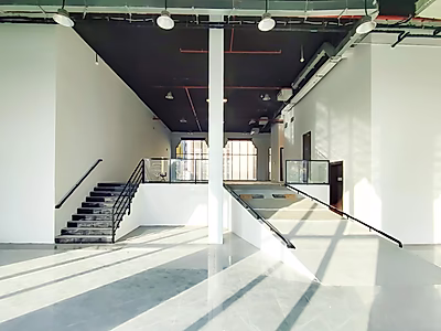 PRIME LOCATION || HIGH CEILING SHOWROOM || PANORAMIC WINDOWS || DEDICATED BASEMENT PARKING