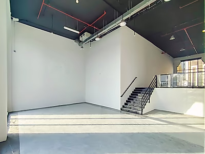 PRIME LOCATION || HIGH CEILING SHOWROOM || PANORAMIC WINDOWS || DEDICATED BASEMENT PARKING