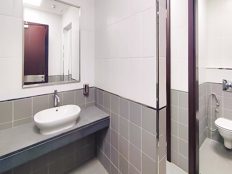 PRIME LOCATION || HIGH CEILING SHOWROOM || PANORAMIC WINDOWS || DEDICATED BASEMENT PARKING - Photo 6