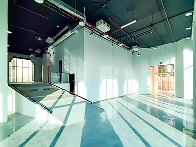 PRIME LOCATION || HIGH CEILING SHOWROOM || PANORAMIC WINDOWS || DEDICATED BASEMENT PARKING