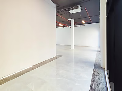 PRIME LOCATION || HIGH CEILING SHOWROOM || PANORAMIC WINDOWS || DEDICATED BASEMENT PARKING