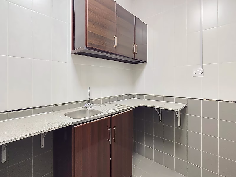 PRIME LOCATION || HIGH CEILING SHOWROOM || PANORAMIC WINDOWS || DEDICATED BASEMENT PARKING - Photo 9
