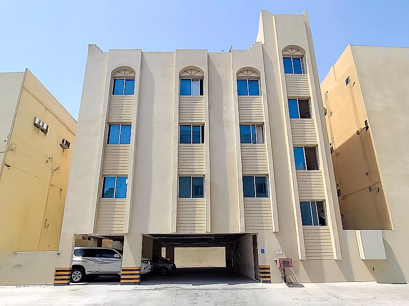 EXCELLENT DEAL | APARTMENT BUILDING FOR SALE | MADINAT KHALIFA - Photo 1