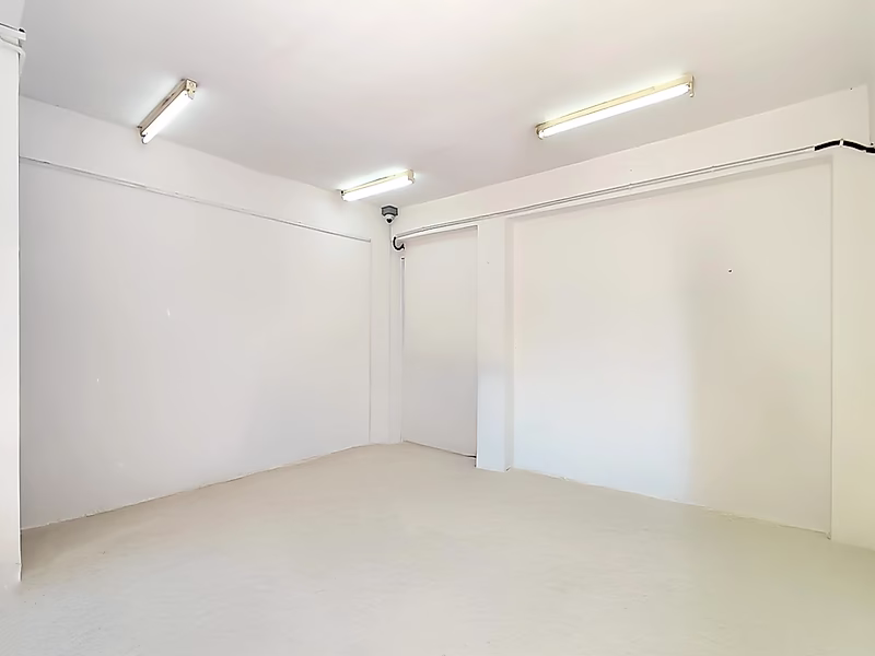 Warehouse With Mezzanine & Offices for Rent in Old Industrial Area - 1200m2 - Photo 2