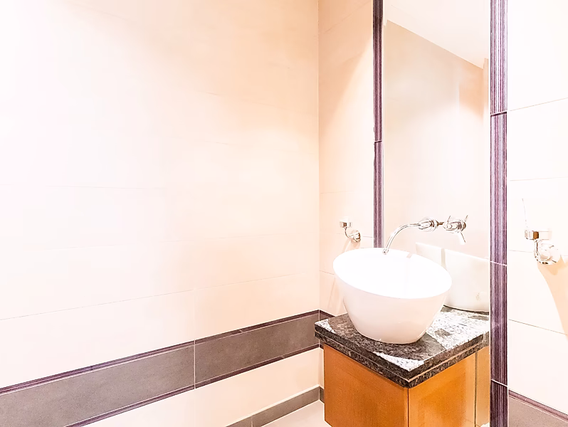 Breathtaking Views | Modern Elegance - Photo 7