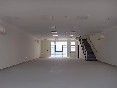 MODERN LOGISTICS HUB WITH SHOWROOM AND OFFICES