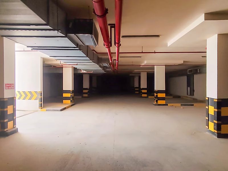 MODERN LOGISTICS HUB WITH SHOWROOM AND OFFICES - Photo 14