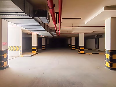 MODERN LOGISTICS HUB WITH SHOWROOM AND OFFICES