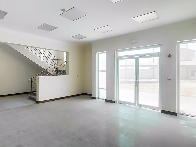 MODERN LOGISTICS HUB WITH SHOWROOM AND OFFICES - Photo 17