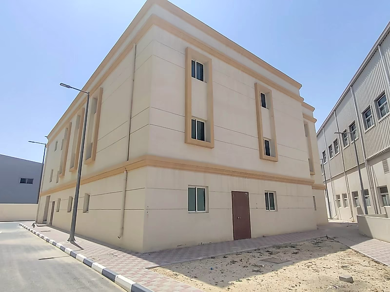MODERN LOGISTICS HUB WITH SHOWROOM AND OFFICES - Photo 25