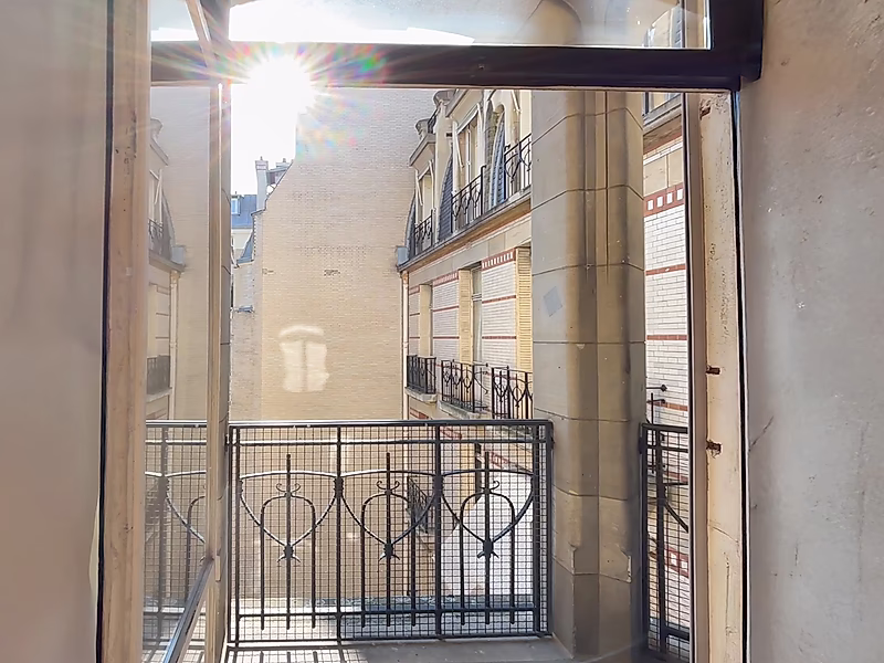 Paris Skyline from a Timeless Art Deco Residence | 16th Arrondissement - Photo 8