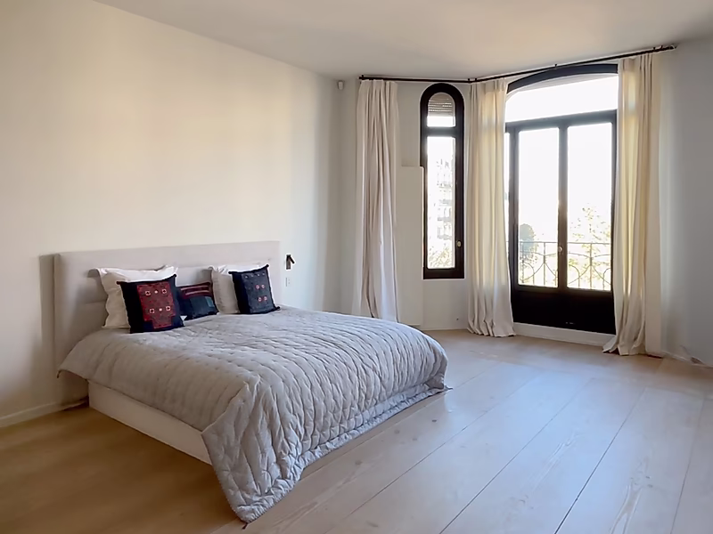 Paris Skyline from a Timeless Art Deco Residence | 16th Arrondissement - Photo 9